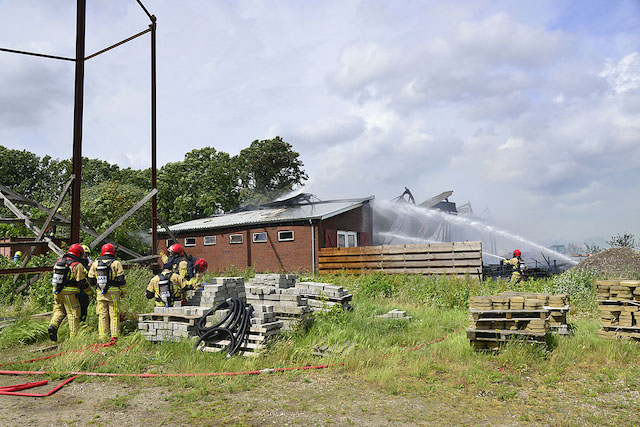 2019/124/20190608-15u32 GB 083 Grote brand Sloterweg.jpg